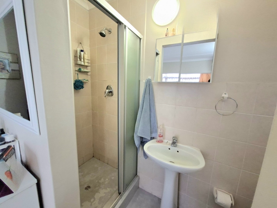 2 Bedroom Property for Sale in Vredekloof East Western Cape